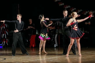Kamil Kaczmarski i Natalia Szkutnik i Mateusz Tacik i Daminika Buś ( z prawej)